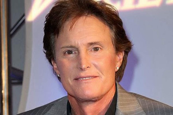 A Bruce Jenner le para la policía mientras su hijo lo graba