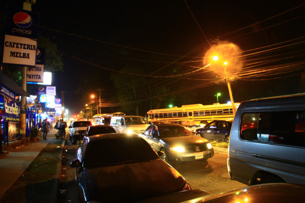 Salir de la Unah-vs es un infierno para los conductores