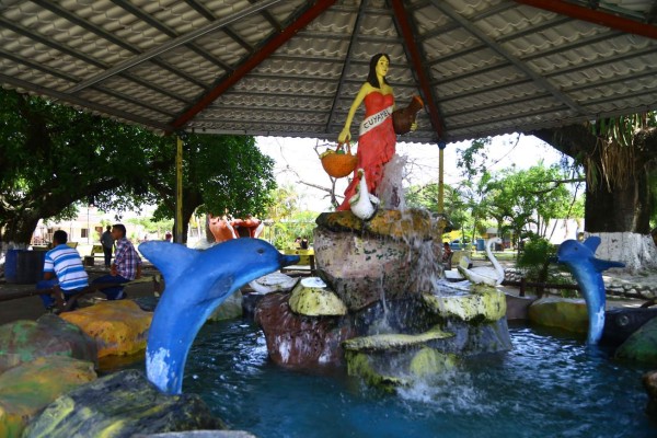 Mar, montañas y manglares esperan a los turistas en Cuyamel