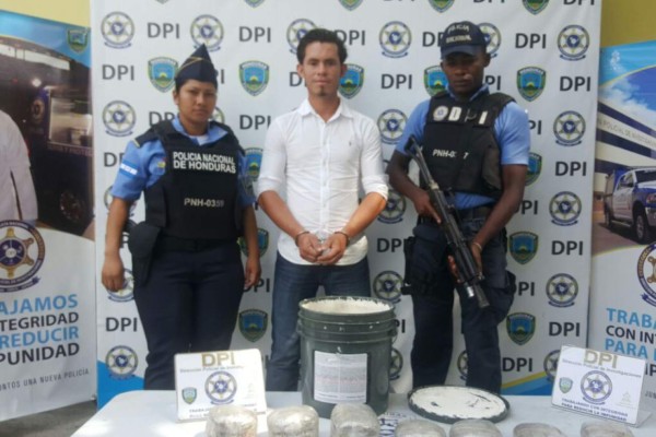 Detienen a supuesto distribuidor de drogas en el muelle de cabotaje de La Ceiba