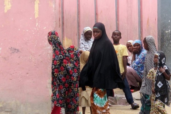 Unos 30 muertos y más de 60 mujeres y adolescentes secuestradas en Nigeria 