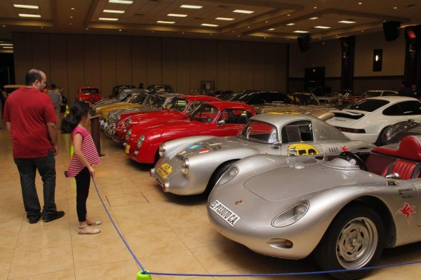 En la exposición se pueden apreciar carros europeos como Ferrari, Fiat, Mercedes Benz, Volkswagen y los potentes americanos como Ford Mustang, Corvette y Chevrolet. Fotos: Jorge Monzón.