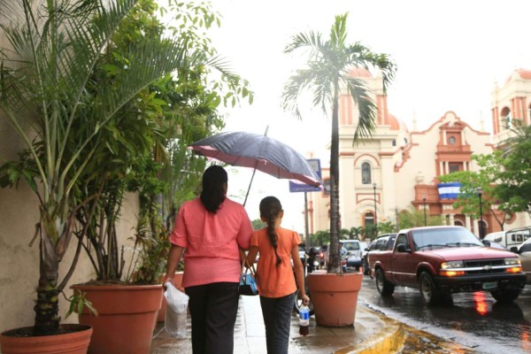 Lluvias considerables en Santa Bárbara y Cortés