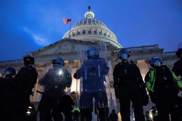Justicia federal inculpa a 15 personas en asalto al Capitolio