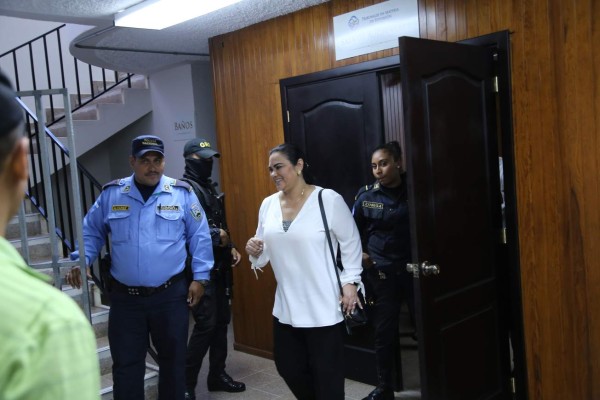 Fiscalía acredita que Rosa de Lobo sacó 20 millones del Pani