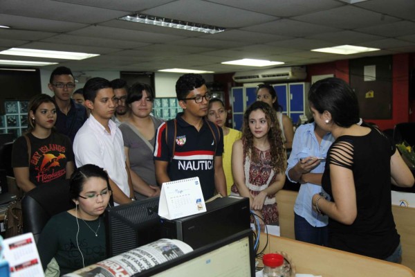 Estudiantes de Unitec y Ceutec visitan LA PRENSA