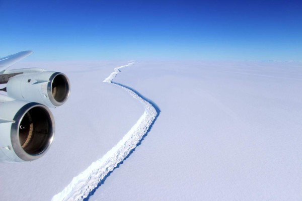 Gigantesco iceberg se desprende en la Antártida