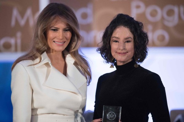 Melania premia a mujeres hispanas en Washington