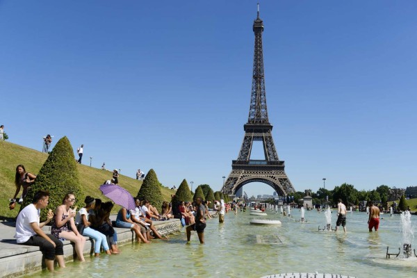 Atentados derrumban el turismo en Francia