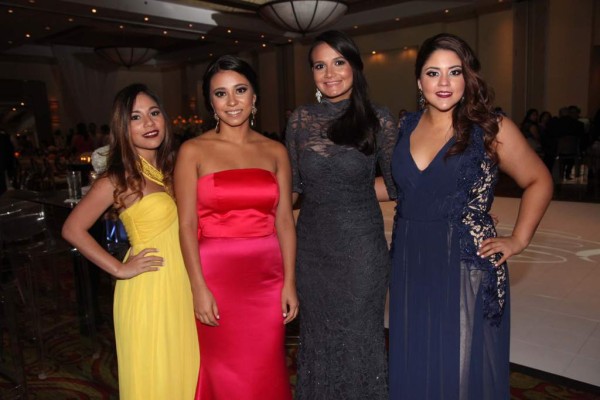 Carla Lucas, Fernanda Cáceres, Lourdes Valladares y Doris Hernández