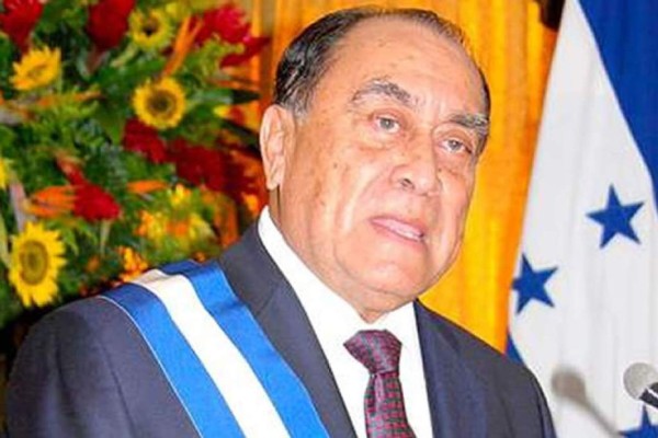Fiscalía de El Salvador acusa a exembajador en Honduras por malversación