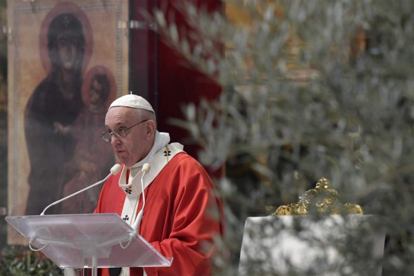 El papa Francisco critica a quien hace negocio con los necesitados durante el coronavirus