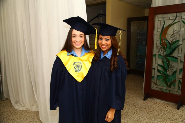 Alumnos de la Escuela Internacional Sampedrana se gradúan