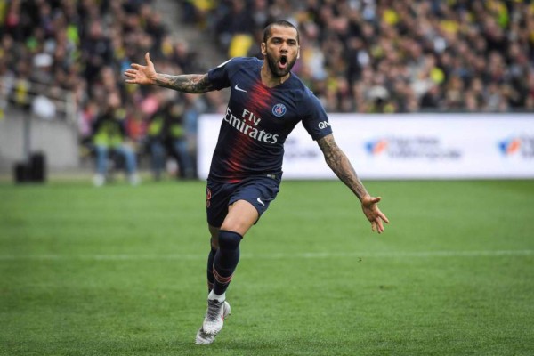 Dani Alves anuncia que se marcha del París Saint-Germain