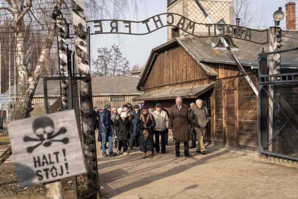'Nunca más', claman supervivientes de Auschwitz 75 años después del holocausto