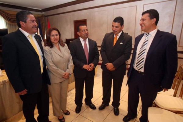 Auto de formal procesamiento para seis exfuncionarios judiciales