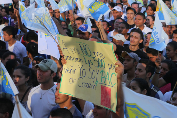 Con caravanas cierra Salvador Nasralla
