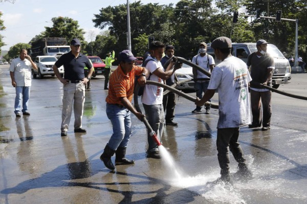 Turbas dañan semáforos inteligentes durante tomas