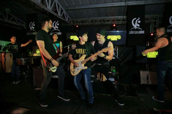 ¡Feliz día papás catrachos y talentosos!