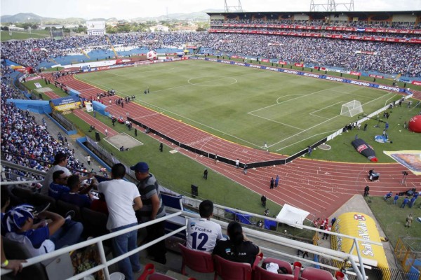 Pinto anuncia que Honduras jugará por la noche ante El Salvador