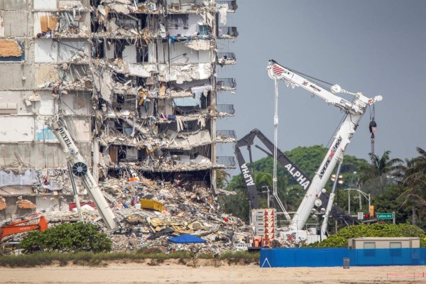 Advierten de nuevas tragedias en terrenos adyacentes al derrumbe de edificio en Miami-Dade