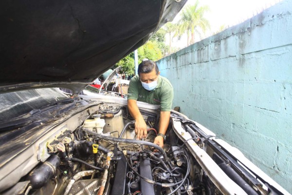 'Reparamos 35 carros gratis en solidaridad”