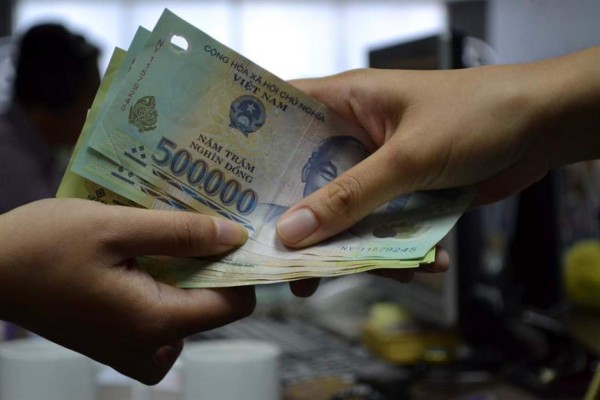 Condenan a prisión a 46 banqueros por corrupción en Vietnam