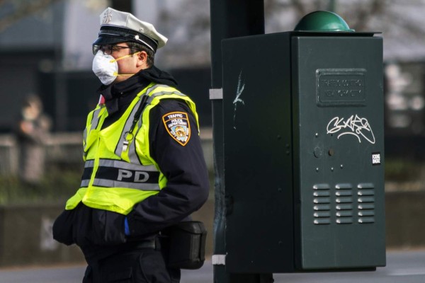 Más de 900 policías de Nueva York tienen coronavirus y 5,000 están de baja