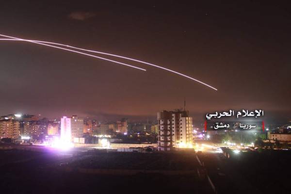 Israel ataca decenas de objetivos iraníes en Siria 