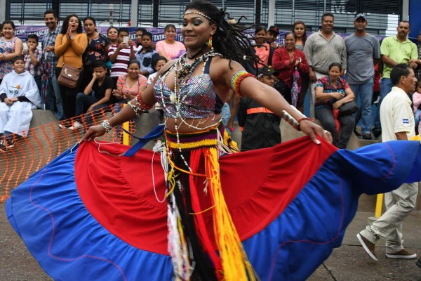 Festejan con carnaval 439 aniversario de la capital de Honduras