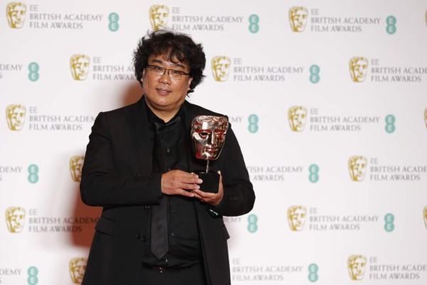 South Korean director Bong Joon-ho poses with their award for a Film Not In The English Language for 'Parasite' at the BAFTA British Academy Film Awards at the Royal Albert Hall in London on February 2, 2020. (Photo by Adrian DENNIS / AFP)