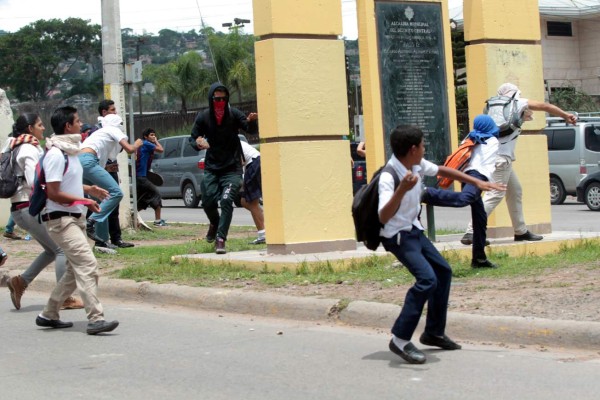 Con vandalismo celebran estudiantes su día