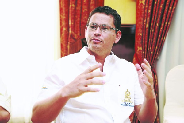 Maestros no tendrán feriado en junio