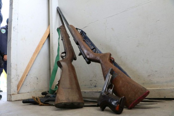 Arrestan a padre y sus hijos por secuestro de un menor