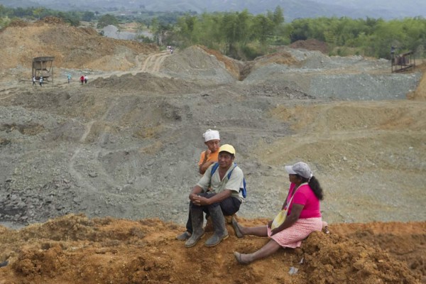 Carrera contrarreloj para rescatar a mineros colombianos atrapados por un alud