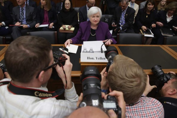 'Posible' alza de tasas en diciembre en EUA