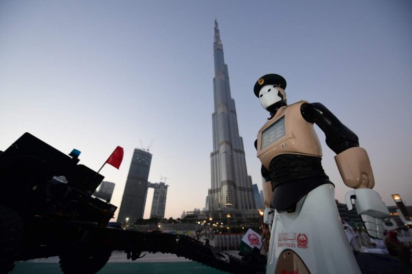 Un primer robot al servicio de la policía de Dubái