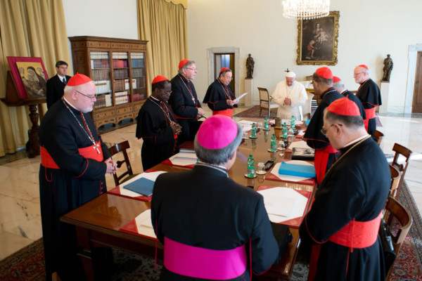 Papa inicia reuniones con el G8 de cardenales para reformar la Curia