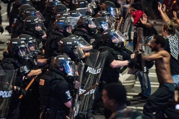 Crisis en las calles de Charlotte: 44 detenidos y nueve heridos