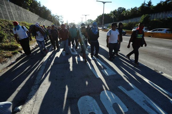 Guatemala: 1,701 hondureños y 107 salvadoreños forman la caravana migrante