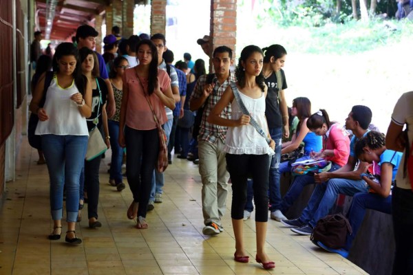 Abren convocatoria de becas para que hondureños estudien en México