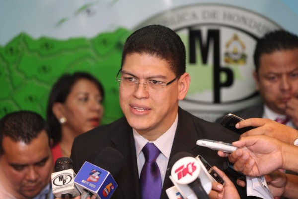 Fiscalía citará a modelo hondureña por caso de corrupción en el IHSS