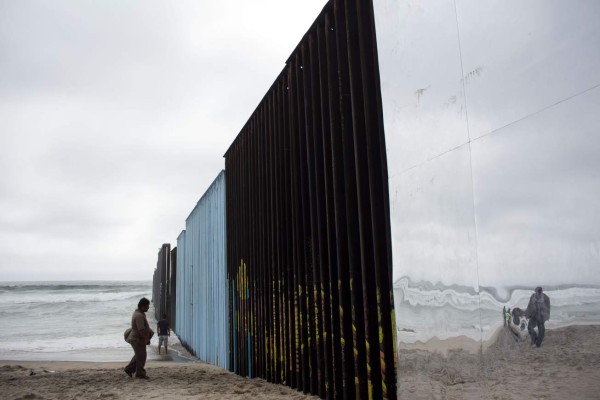 Protestan contra muro de Trump con concierto en la frontera