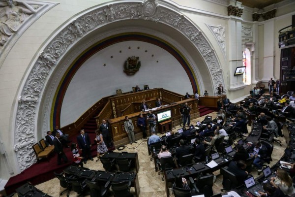 Diputados chavistas abandonan a Maduro y crean un grupo propio en el Parlamento