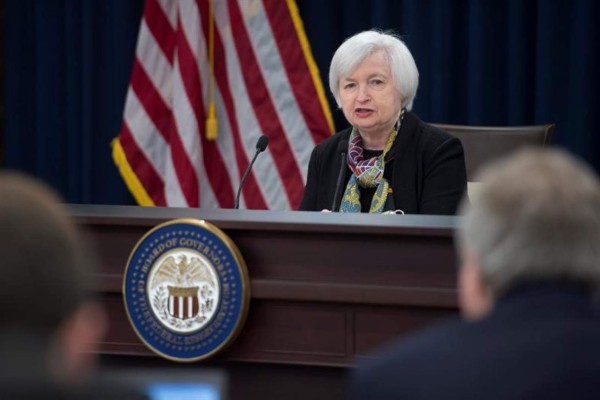 Fed rebaja perspectivas de EUA ante debilidad global