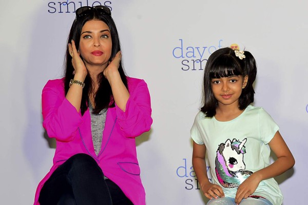 (FILES) In this file photo taken on November 20, 2019 Indian Bollywood actress Aishwarya Rai Bachchan (L) and daughter Aaradhya Bachchan pose during an event with NGO Smile Train India to bring awareness about cleft lip and palate, in Mumbai. - Bollywood superstar Aishwarya Rai has tested positive for the coronavirus, a Mumbai city authority official told AFP on July 12, just a day after her father-in-law Amitabh Bachchan said he was in hospital with the infectious disease. Her eight-year-old daughter, Aaradhya, was also COVID-19 positive, the Brihanmumbai Municipal Corporation official, who asked to remain anonymous, said. (Photo by Sujit Jaiswal / AFP)