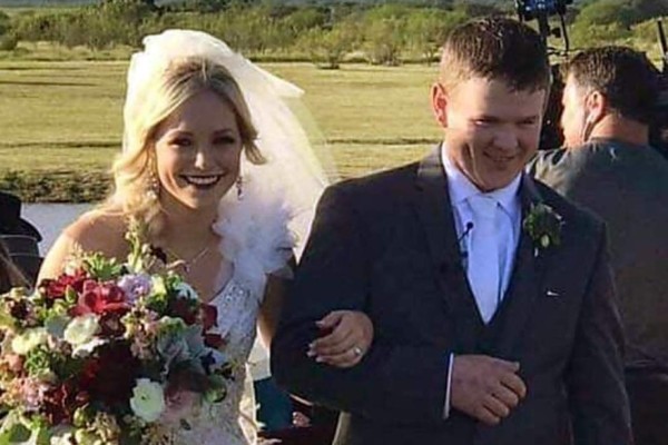 Fallece pareja texana de recién casados en accidente aéreo tras su boda