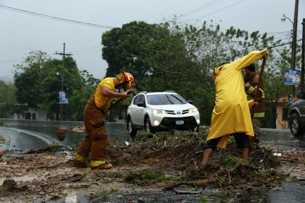 Lluvias dejan inundaciones en 5 municipios de Cortés