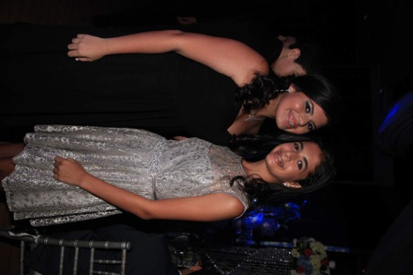 Reunión juvenil para festejar por la edad de los ensueños