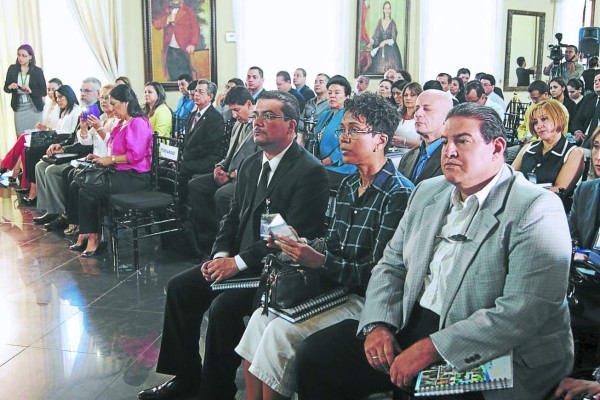 Descentralizan diez hospitales públicos hondureños